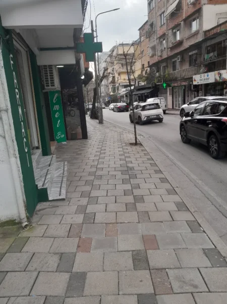 Tirane, jepet me qera Kati 0, 20 m² (Liceu,drejtoria e higjenës)