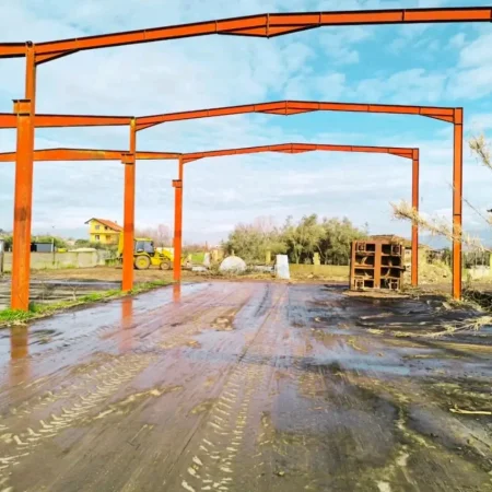 Shqiperi, shitet , 8.500 m² 