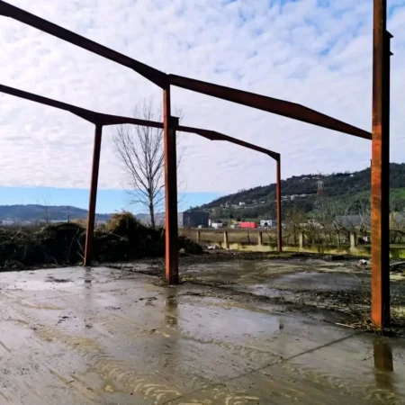 Shqiperi, shitet , 8.500 m² 