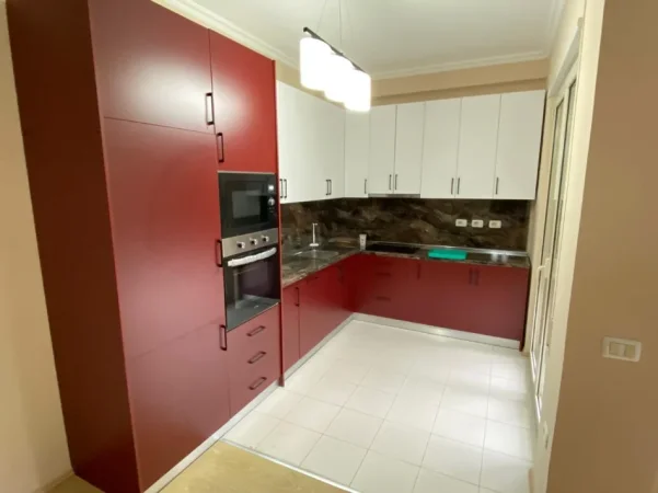 Tirane, jepet me qera apartament 2+1 Kati 3, 136 m²