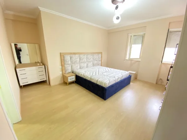 Tirane, jepet me qera apartament 2+1 Kati 3, 136 m²