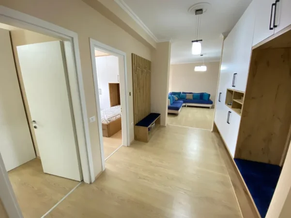 Tirane, jepet me qera apartament 2+1 Kati 3, 136 m²