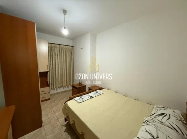Tirane, jepet me qera apartament 2+1+Ballkon Kati 2, 120 m² 550 € (Rruga Bill Klinton)