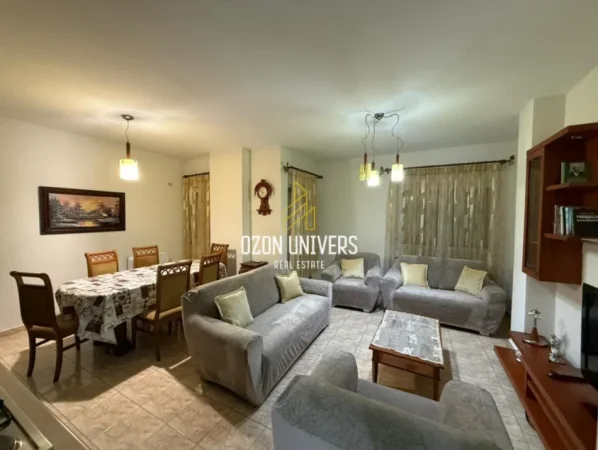 Tirane, jepet me qera apartament 2+1+Ballkon Kati 2, 120 m² 550 € (Rruga Bill Klinton)