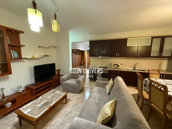 Tirane, jepet me qera apartament 2+1+Ballkon Kati 2, 120 m² 550 € (Rruga Bill Klinton)