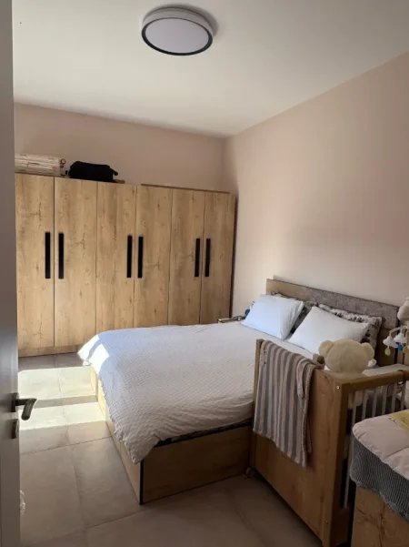 Tirane, jepet me qera apartament 1+1 Kati 3, 400 € 