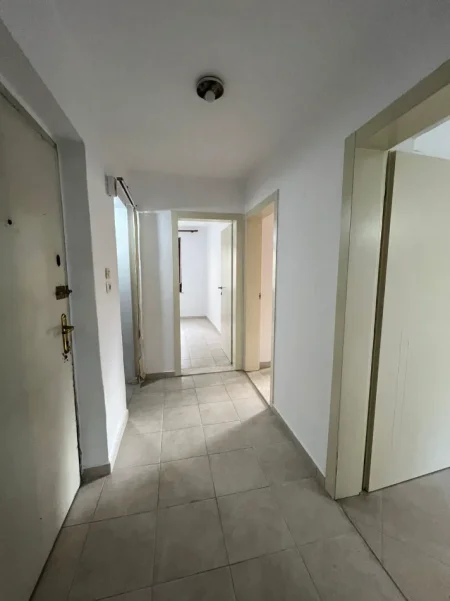 Tirane, jepet me qera zyre , 80 m² 950 € (21 Dhjetori)