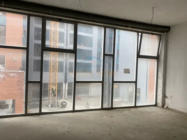 Tirane, shitet dyqan Kati 1, 69 m² (Paskuqan)