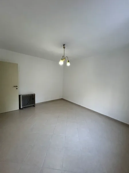 Tirane, jepet me qera zyre , 80 m² 950 € (21 Dhjetori)