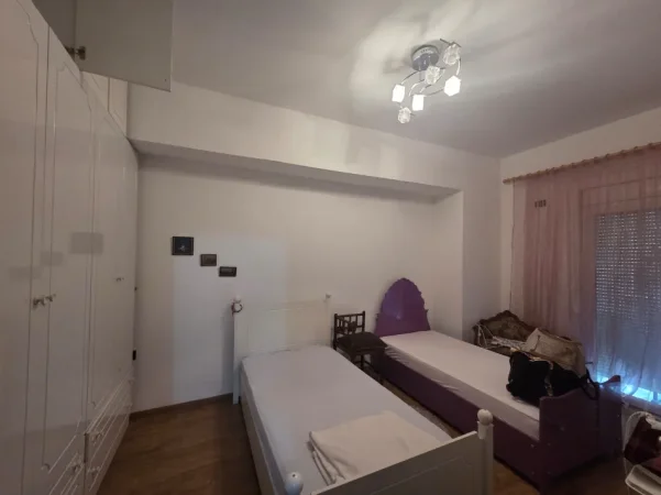 Tirane, jepet me qera apartament 2+1 Kati 4, 80 m² 600 € 