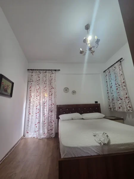 Tirane, jepet me qera apartament 2+1 Kati 4, 80 m² 600 € 