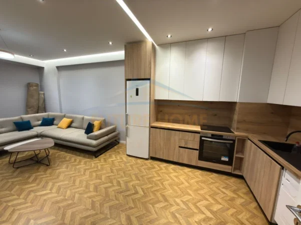 Tirane, jap me qera apartament 1+1 Kati 1, 70 m² 500 € 