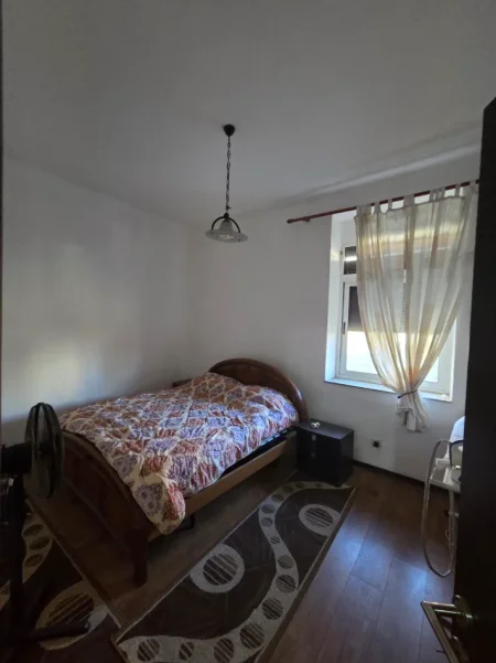 Tirane, jepet me qera apartament 2+1 Kati 2, 65 m² 500 €