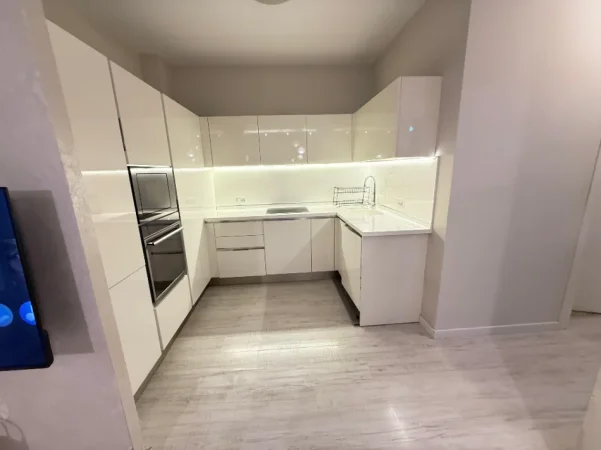 Tirane, jepet me qera apartament 2+1 Kati 3, 95 m² 700 € 