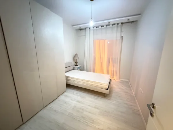 Tirane, jepet me qera apartament 2+1 Kati 3, 95 m² 700 € 