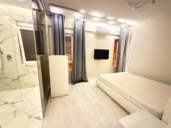 Tirane, jepet me qera apartament 2+1 Kati 3, 95 m² 700 € 