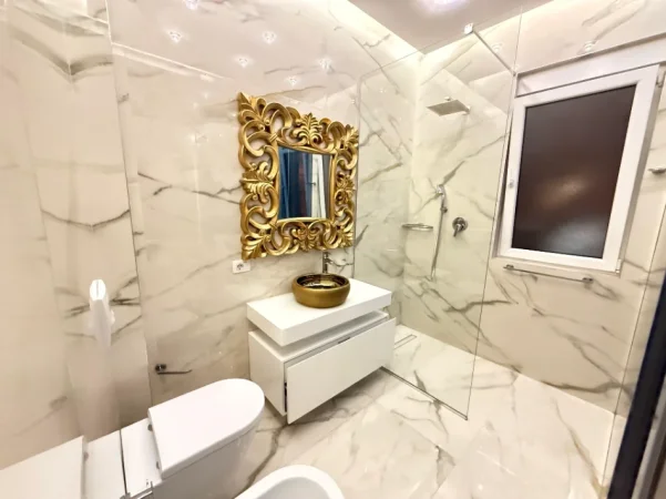 Tirane, jepet me qera apartament 2+1 Kati 3, 95 m² 700 € 