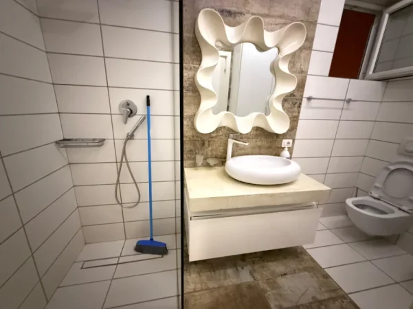 Tirane, jepet me qera apartament 2+1 Kati 3, 95 m² 700 € 