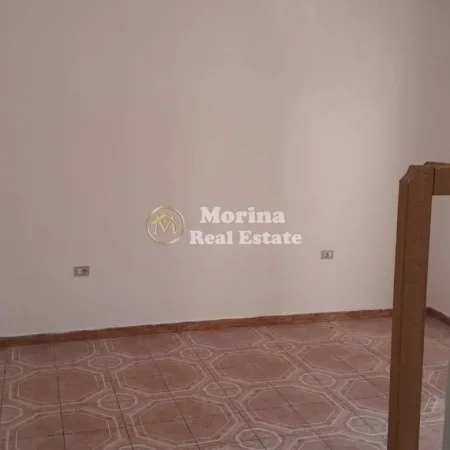 Tirane, jepet me qera Vile 4+1 Kati 2, 160 m² 450 € (Astir)