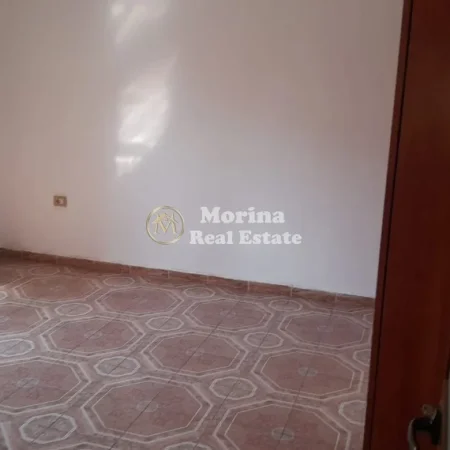 Tirane, jepet me qera Vile 4+1 Kati 2, 160 m² 450 € (Astir)