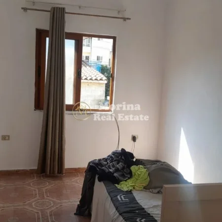 Tirane, jepet me qera Vile 4+1 Kati 2, 160 m² 450 € (Astir)