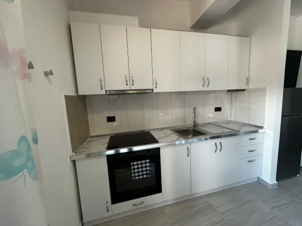 Vlore, jepet me qera apartament 1+1 Kati 1, 50 m² 200 € (Rruga Enver Jaho, Vlore)
