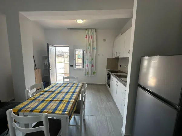 Vlore, jepet me qera apartament 1+1 Kati 1, 50 m² 200 € (Rruga Enver Jaho, Vlore)