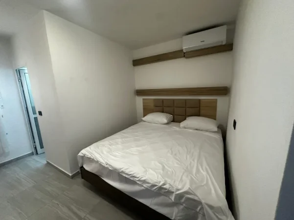 Vlore, jepet me qera apartament 1+1 Kati 1, 50 m² 200 € (Rruga Enver Jaho, Vlore)