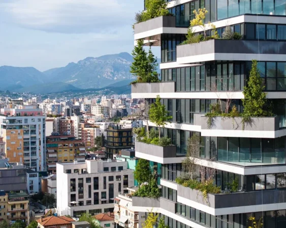 Tirane, jepet me qera zyre Kati 10, 100 m² 3.500 € (AIR ALBANIA)