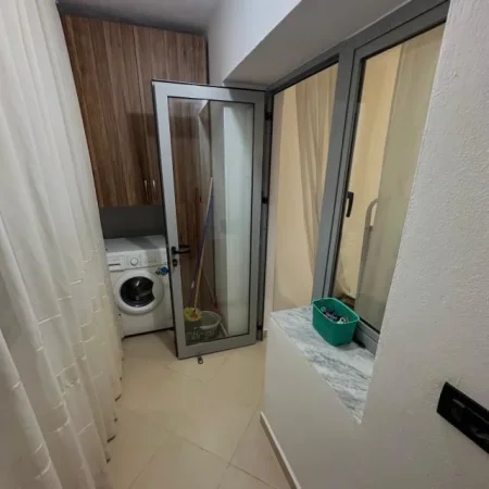 Tirane, jepet me qera apartament 2+1 , 70 m² 500 € 