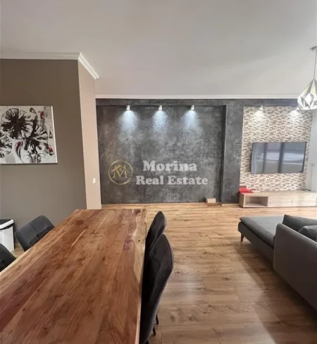 Tirane, jepet me qera apartament 2+1 Kati 3, 108 m² 850 € (Kopshti Botanik)