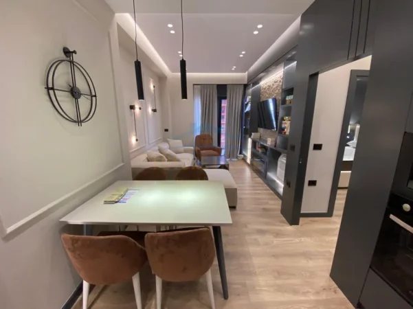 Tirane, jepet me qera apartament 1+1 Kati 12, 75 m² 1.000 € (Rruga e Kavajes)