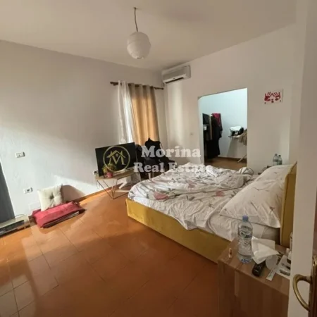 Tirane, jepet me qera shtepi 3+1 Kati 2, 135 m² 400 € (Zogu i ZI)