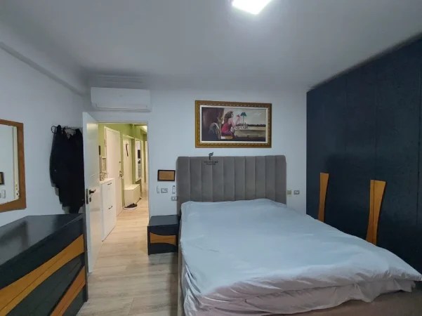 Tirane, jepet me qera apartament 3+1 Kati 2, 125 m² 1.000 € (SELVIA)