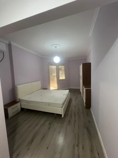 Tirane, jepet me qera apartament 3+1+Ballkon Kati 3, 138 m² 550 € (Fresk)