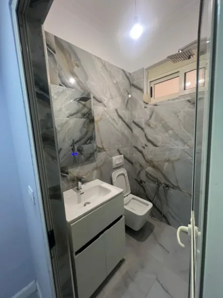 Tirane, jepet me qera apartament 3+1+Ballkon Kati 3, 138 m² 550 € (Fresk)