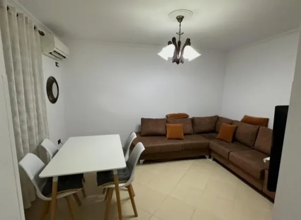 Tirane, jepet me qera apartament 2+1 Kati 2, 500 € (PEDIATRIA)