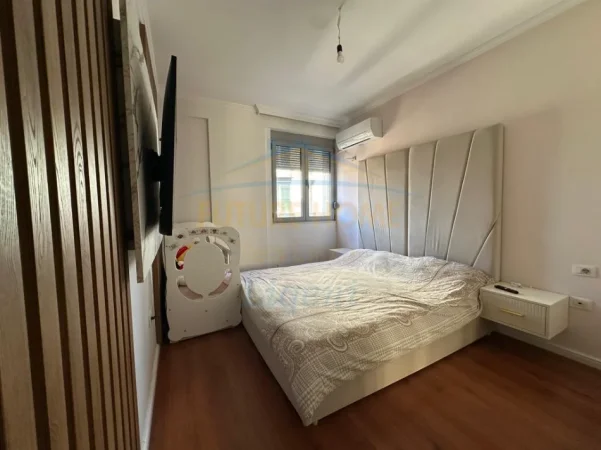 Tirane, jepet me qera apartament 2+1+Ballkon Kati 5, 94 m² 750 € (Liqeni Thate)
