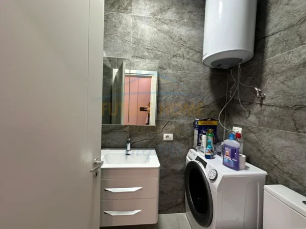 Tirane, jepet me qera apartament 2+1+Ballkon Kati 5, 94 m² 750 € (Liqeni Thate)