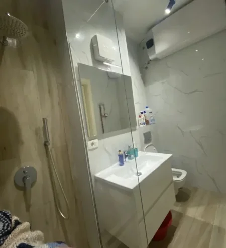 Tirane, jepet me qera apartament 2+1 Kati 3, 82 m² 750 € (Selvia)