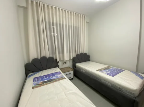 Tirane, jepet me qera apartament 2+1+Ballkon Kati 3, 720 € (Rruga e Durrësit)