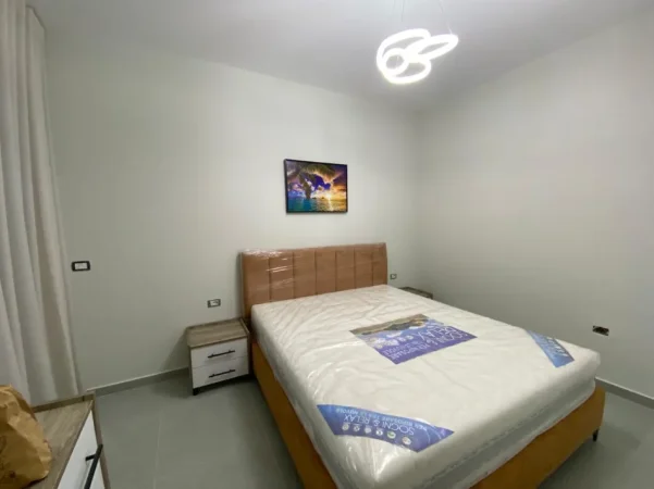 Tirane, jepet me qera apartament 2+1+Ballkon Kati 3, 720 € (Rruga e Durrësit)