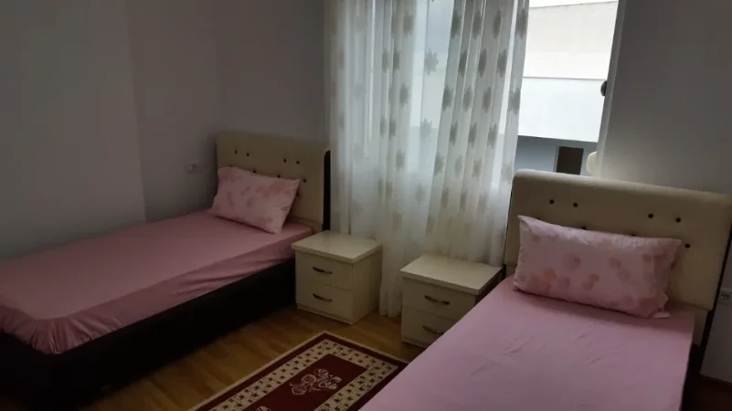 Tirane, jepet me qera apartament 2+1+Ballkon Kati 5, 95 m² 400 € (Fresk)