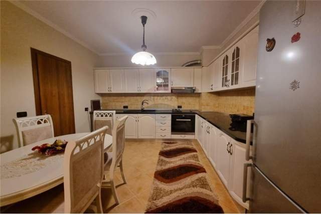 Shqiperi, jepet me qera apartament 2+1+A+BLK Kati 2, 111 m² 600 Euro (Komuna e Parisit)