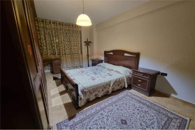 Shqiperi, jepet me qera apartament 2+1+A+BLK Kati 2, 111 m² 600 Euro (Komuna e Parisit)