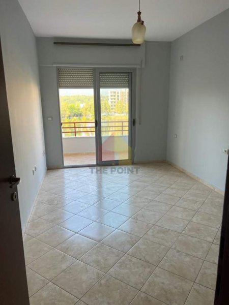 Tirane, jepet me qera ambjent biznesi Kati 2, 130 m² 550 Euro (Liqeni i Thate)