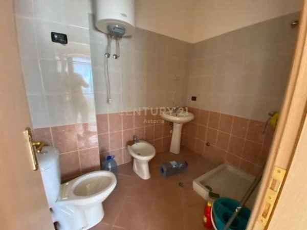 Tirane, shitet apartament 2+1+BLK Kati 8, 77 m² 85.000 Euro
