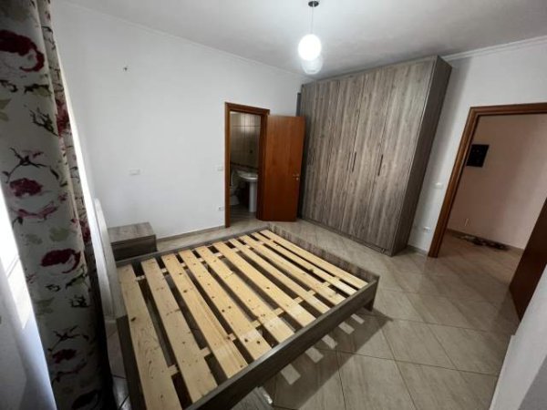 Fier, jepet me qera Penthouse Kati 3, 110 m² 280 Euro (Buze rruge, Pedonale)