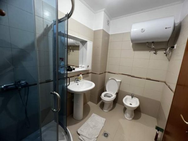 Fier, jepet me qera Penthouse Kati 3, 110 m² 280 Euro (Buze rruge, Pedonale)