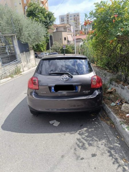 Tirane, shitet makine Toyota Auris Viti 2007, 6.400 Euro